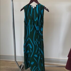 Diane Von Furstenberg Size 8 Green and Blue Sleeveless silk Dress